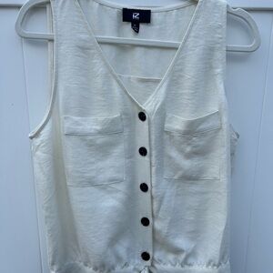 Iz Byer Cream Sleeveless Buttoned Blouse